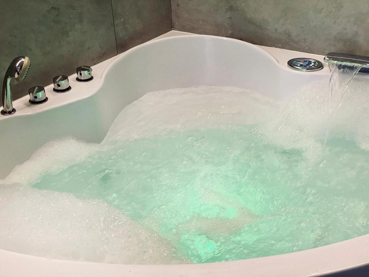 Apartment Premium Jacuzzi For Couples, Old Town Krasków Exteriör bild