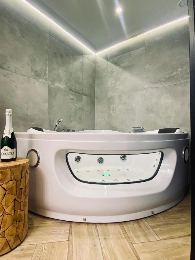 Apartment Premium Jacuzzi For Couples, Old Town Krasków Exteriör bild