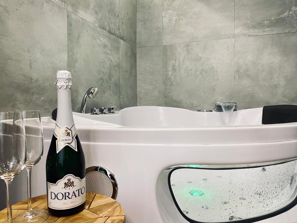 Apartment Premium Jacuzzi For Couples, Old Town Krasków Exteriör bild