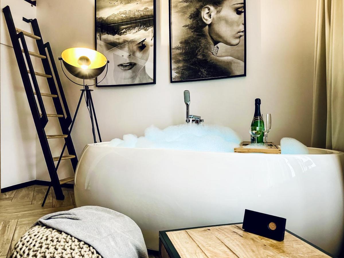 Apartment Premium Jacuzzi For Couples, Old Town Krasków Exteriör bild