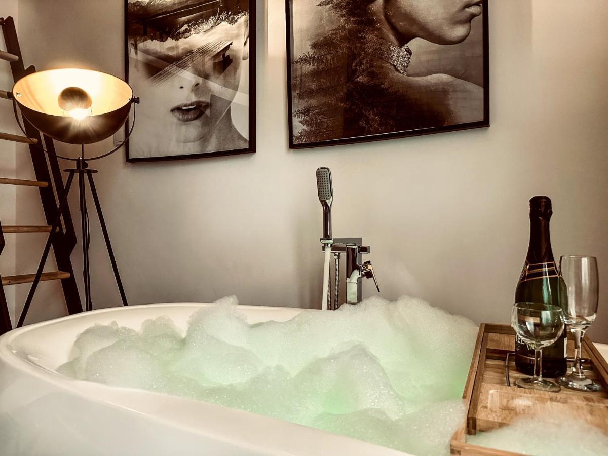 Apartment Premium Jacuzzi For Couples, Old Town Krasków Exteriör bild
