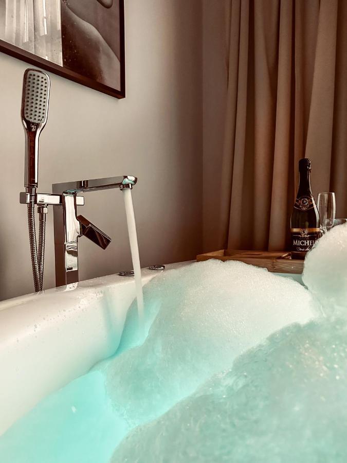 Apartment Premium Jacuzzi For Couples, Old Town Krasków Exteriör bild