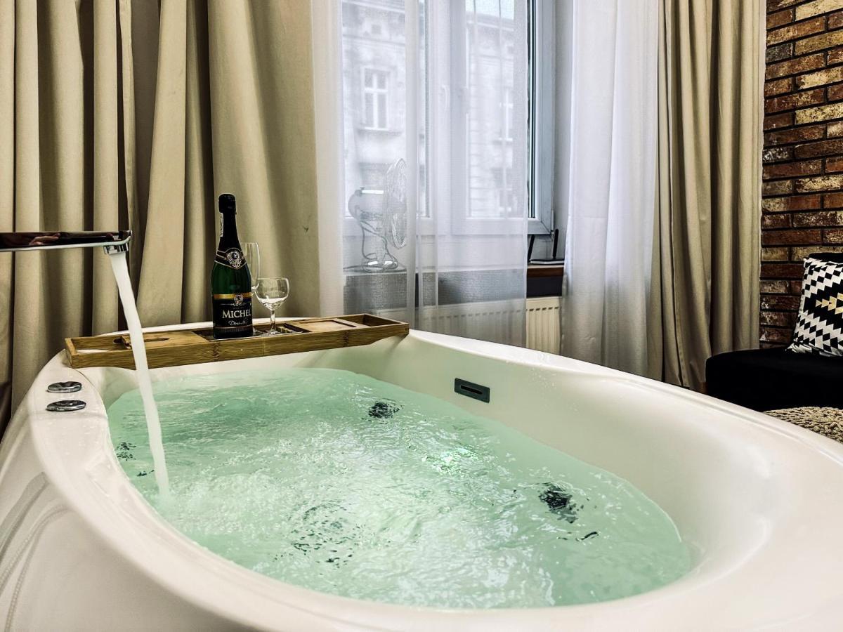 Apartment Premium Jacuzzi For Couples, Old Town Krasków Exteriör bild